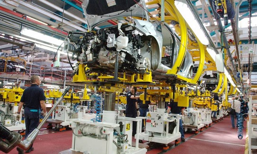 A falta de semicondutores afeta a produção de veículos em todo o mundo Foto: Agência O Globo