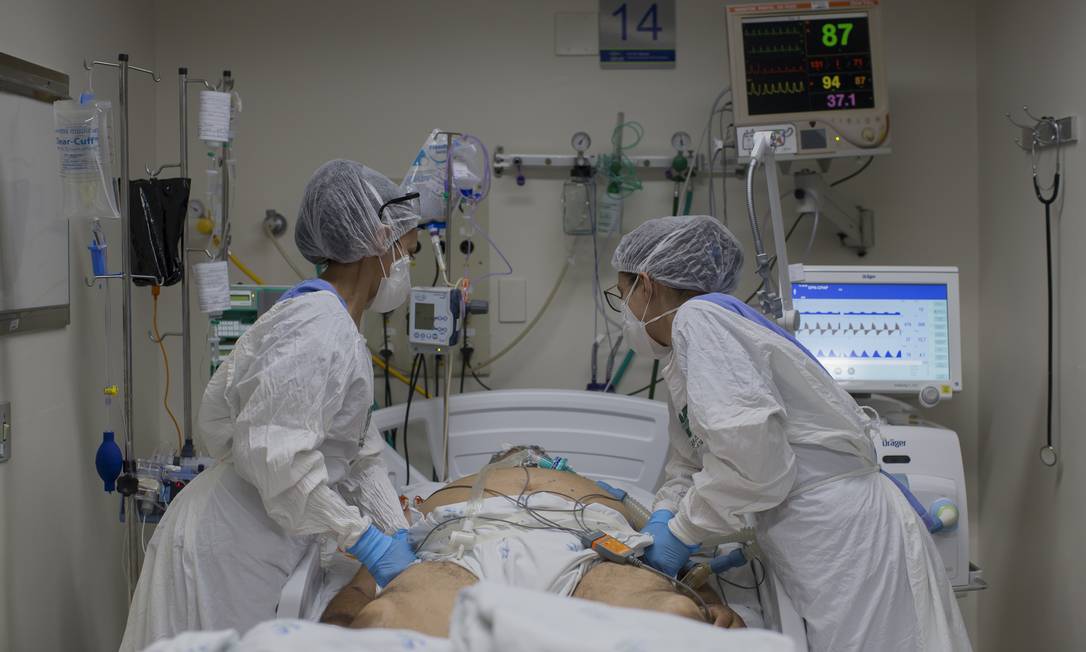 Paciente em UTI de hospital na cidade de Ribeirão Preto (SP) Foto: Edilson Dantas / Agência O Globo