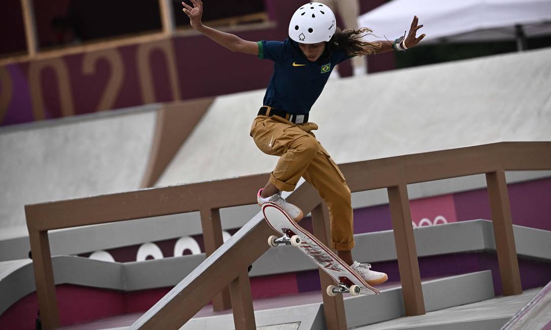 Rayssa Leal, durante a competição de skate street nos Jogos Olímpicos de Tóquio; ela foi prata Foto: JEFF PACHOUD / AFP