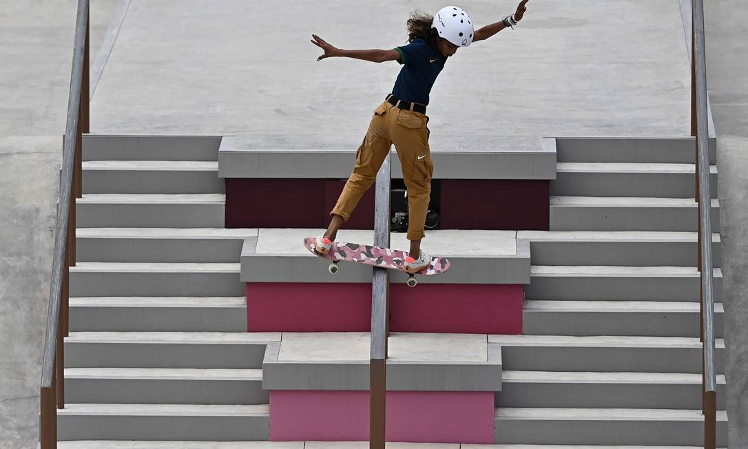 Rayssa Leal, durante a competição de skate street nos Jogos Olímpicos de Tóquio; ela foi prata Foto: LIONEL BONAVENTURE / AFP