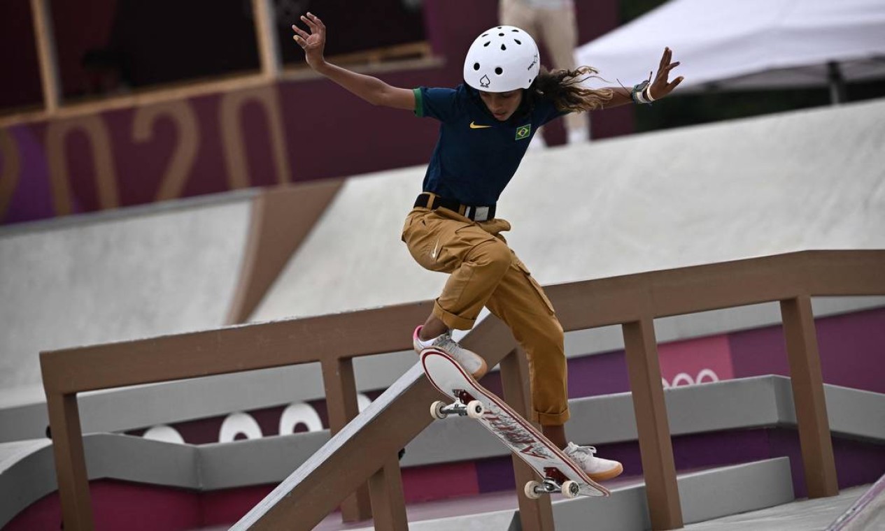 Rayssa Leal durante a competição de skate street nos Jogos Olímpicos de Tóquio; ela foi prata Foto: JEFF PACHOUD / AFP