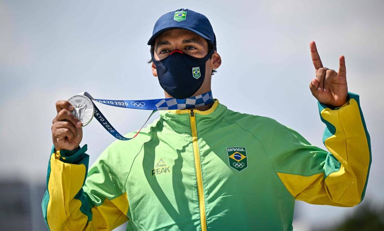É prata! O skatista Kelvin Hoefler garantiu a primeira medalha para Brasil nas Olimpíadas de Tóquio. Foto: JEFF PACHOUD / AFP