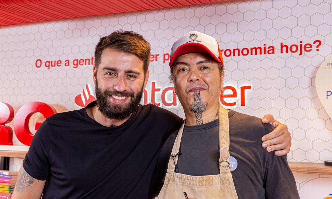 Pedro Benoliel recebe Checho no Farol Santander: máximo respeito Foto: Divulgação