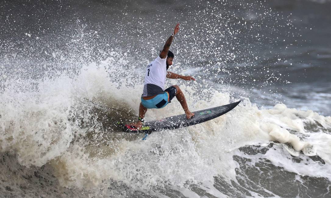 Italo Ferreira no dia decisivo do surfe nos Jogos Olímpicos de Tóquio Foto: YUKI IWAMURA / AFP
