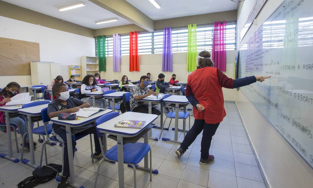 Sala de aula com protocolos na Escola Estadual Dom Agnelo Cardeal Rossi, em São Paulo Foto: Edilson Dantas / Agência O Globo