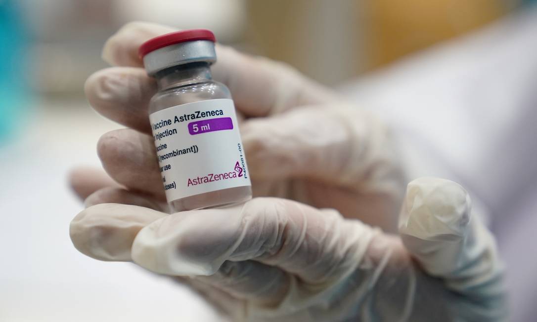 Frasco da vacina contra a Covid-19 de Oxford/AstraZeneca Foto: ATHIT PERAWONGMETHA / REUTERS