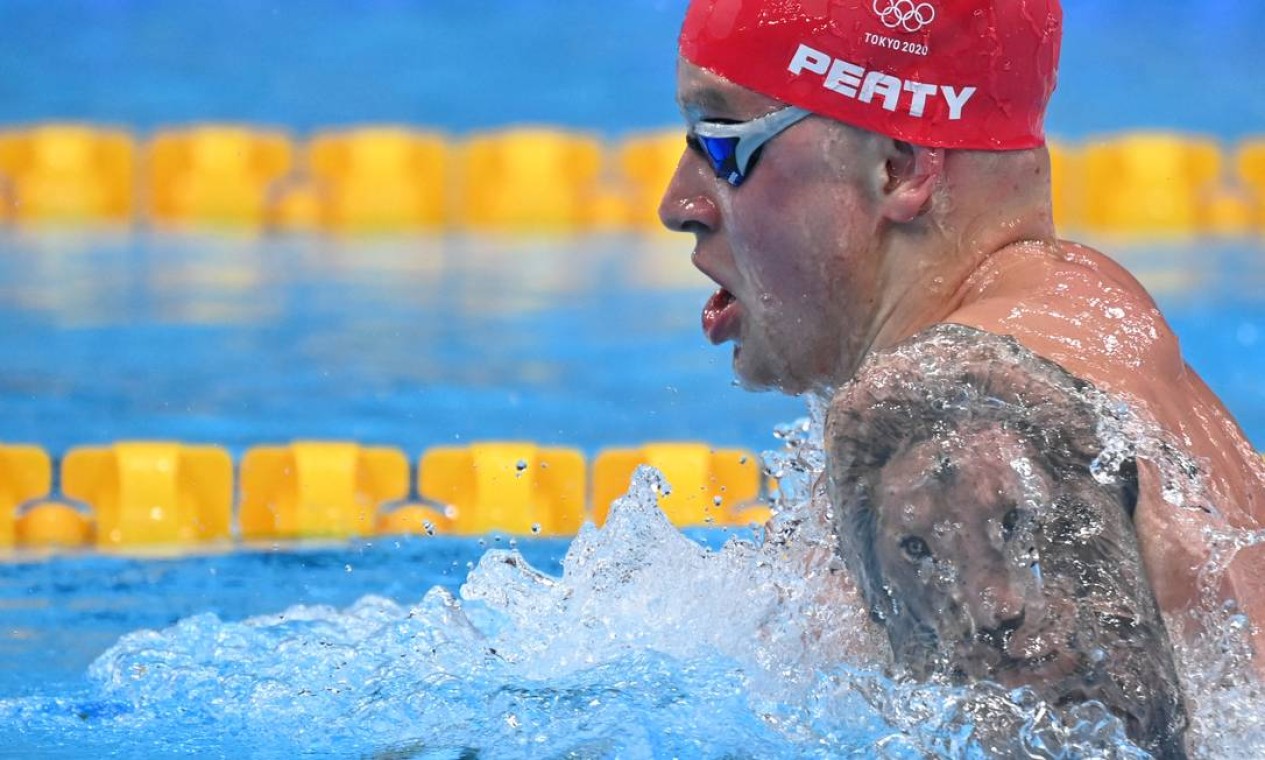 O nadador Adam Peaty, da Grã-Bretanha, tem um leão tatuado no braço esquerdo Foto: JONATHAN NACKSTRAND / AFP