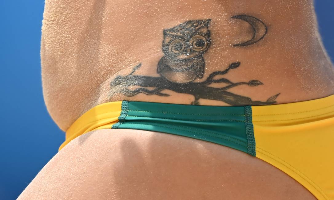 Tatuada la jugadora brasileña de voleibol de playa Rebecca Silva (Foto: Yuri Cortez / AFP)