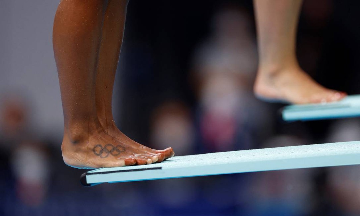 Tatuagem dos anéis olímpicos no pé da canadense Jennifer Abel, atleta de saltos ornamentais Foto: ODD ANDERSEN / AFP