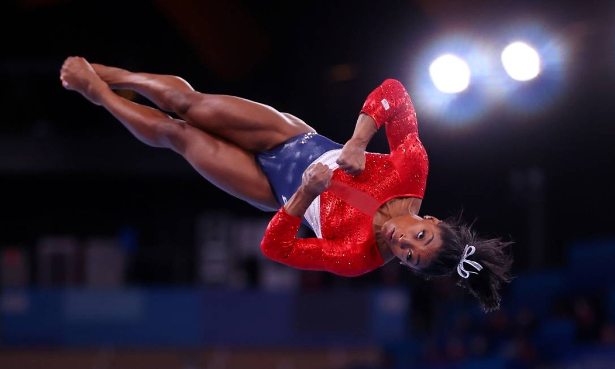 Simone Biles em ação nos Jogos Olímpicos de Tóquio Foto: LINDSEY WASSON / REUTERS