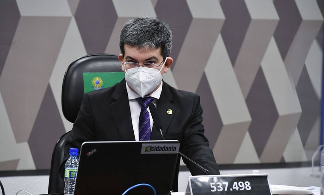 O senador Randolfe Rodrigues durante sessão da comissão da CPI da Covid, em 2021 Foto: Leopoldo Silva/Agência Senado/15-07-2021