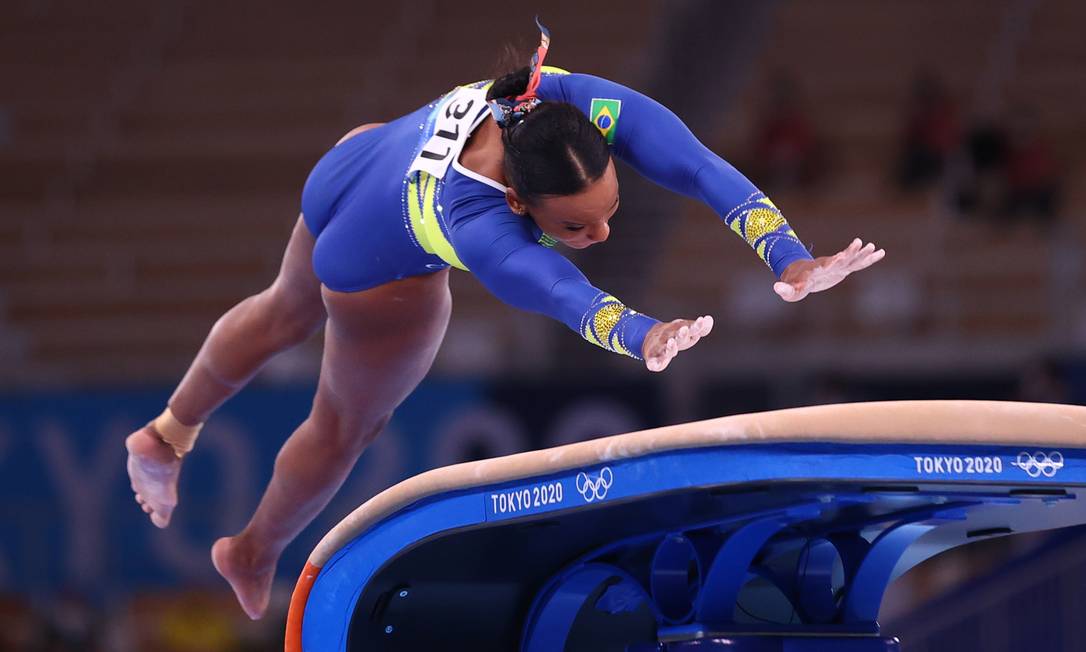 Rebeca Andrade teve o melhor desempenho no salto sobre mesa, com 15,300 na final feminina individual geral da Olimpíada de Tóquio Foto: LINDSEY WASSON / REUTERS