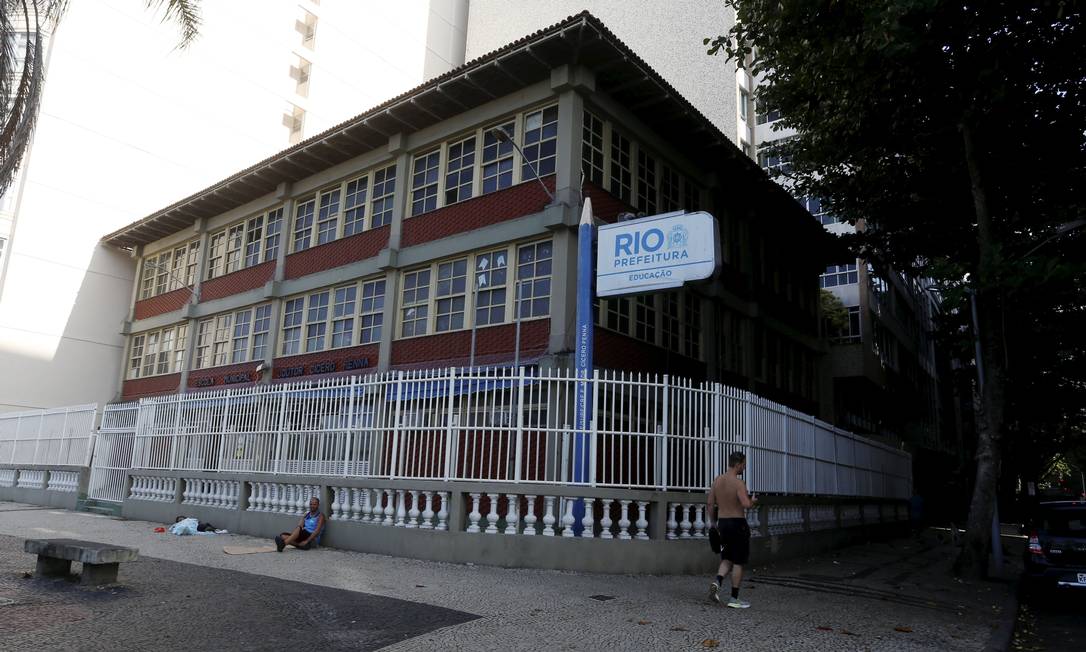 Fachada da Escola Municipal Cícero Penna, em Copacabana, Zona Sul do Rio Foto: Fabiano Rocha / Agência O Globo