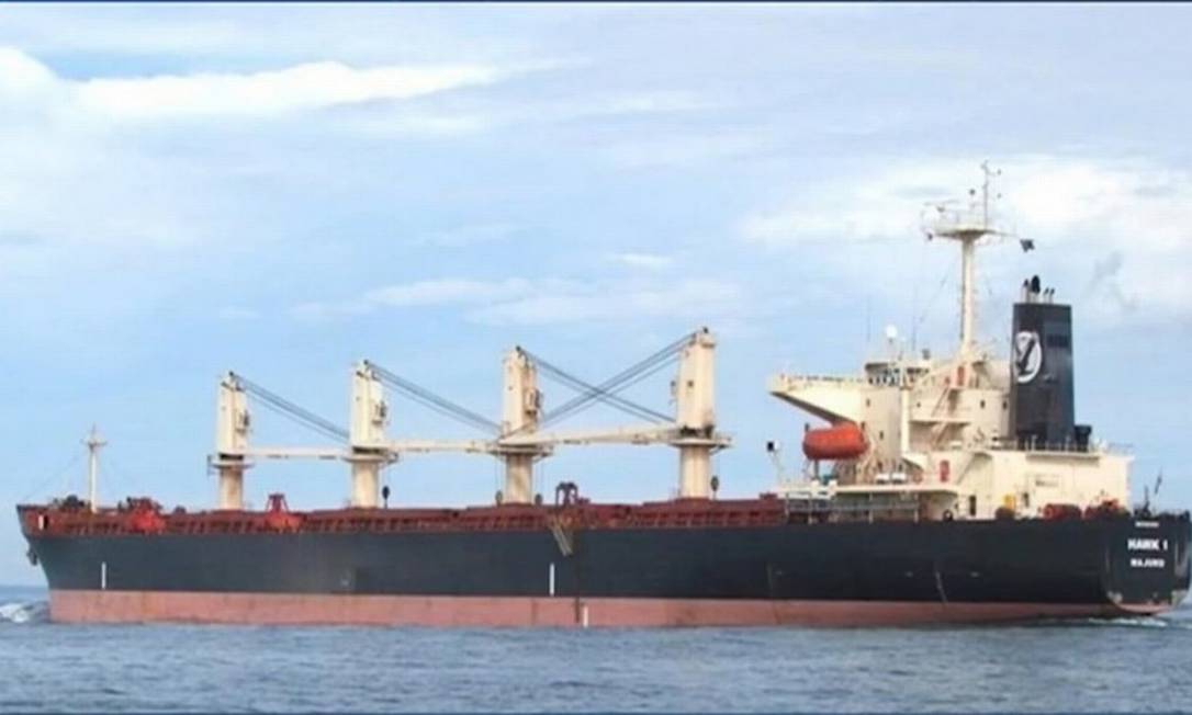 Navio que está ancorado no Porto de Capuaba, em Vila Velha, veio da República das Filipinas Foto: Agência O Globo