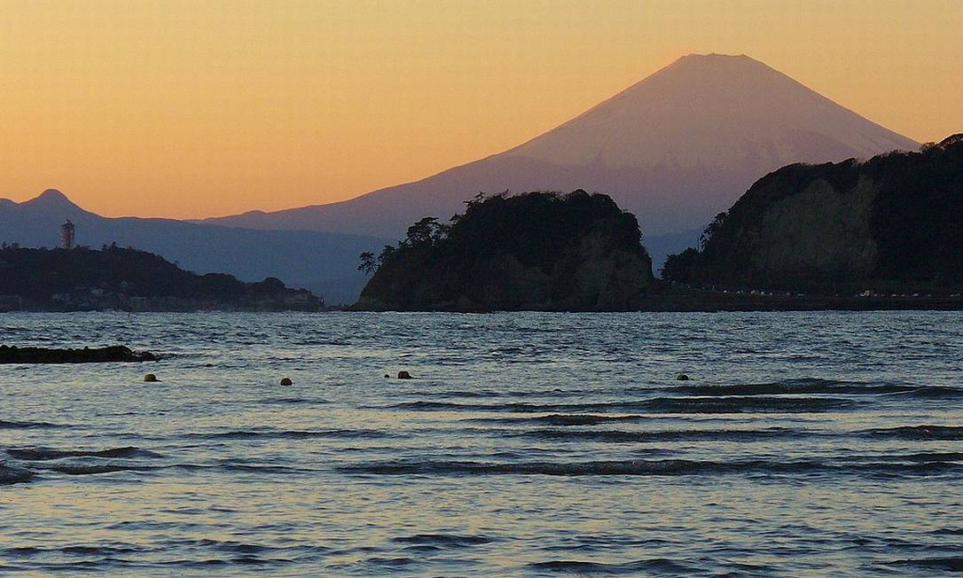 Praia de Zaimokuza com o Monte Fugi ao fundo Foto: CC