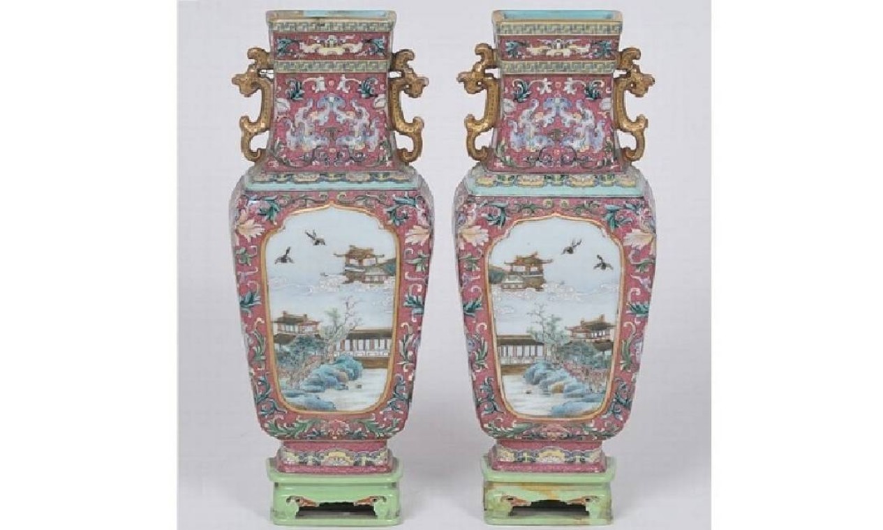 Par de vasos chineses do século XVII foi vendido por R$ 6,3 milhões Foto: Reprodução / Leiloeira Andréa Diniz