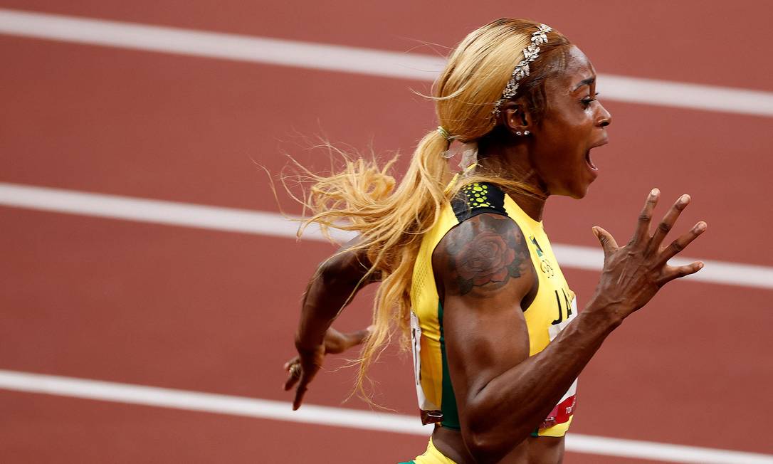 Elaine Thompson-Herahcelebra tem o novo recorde olímpico dos 100 metros rasos Foto: AFP