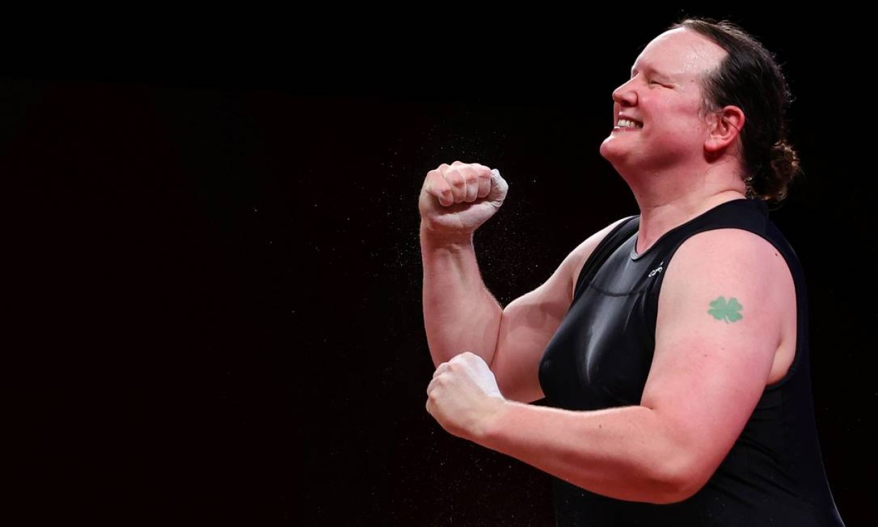 Em 2021, neozelandesa Laurel Hubbard, atleta de levantamento de peso, foi a primeira mulher trans a disputar uma Olimpíada Foto: EDGARD GARRIDO / REUTERS