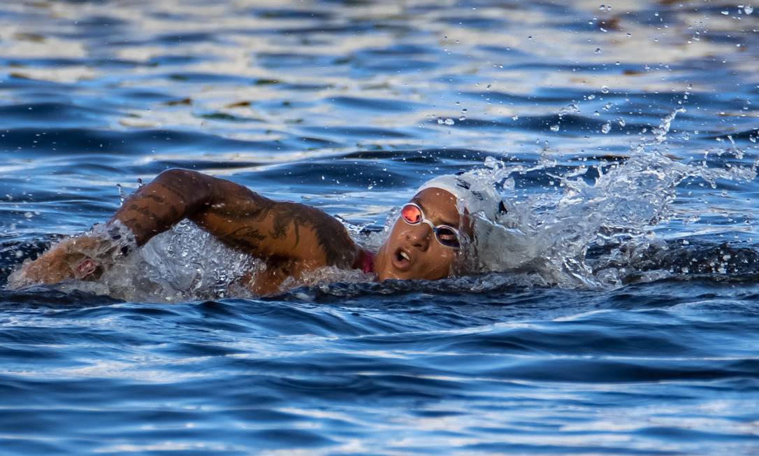 Ana Marcela Cunha deu gás na última volta da maratona e garantiu medalha Foto: Jonne Roriz/COB