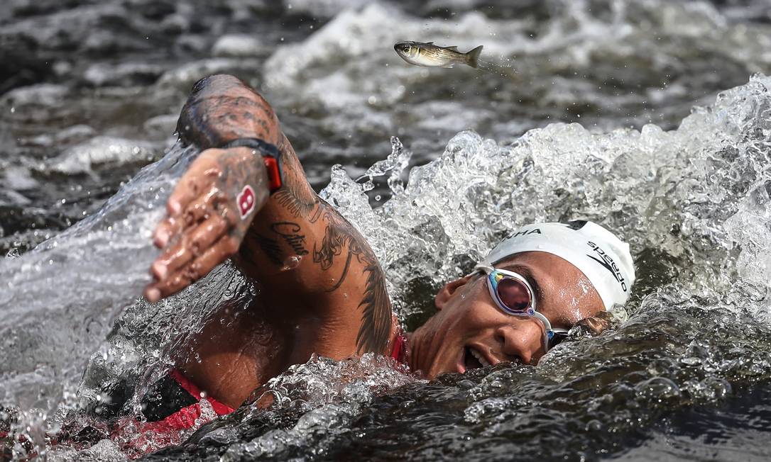 Ana Marcela Cunha durante maratona aquatica em Tóquio Foto: Jonne Roriz / COB