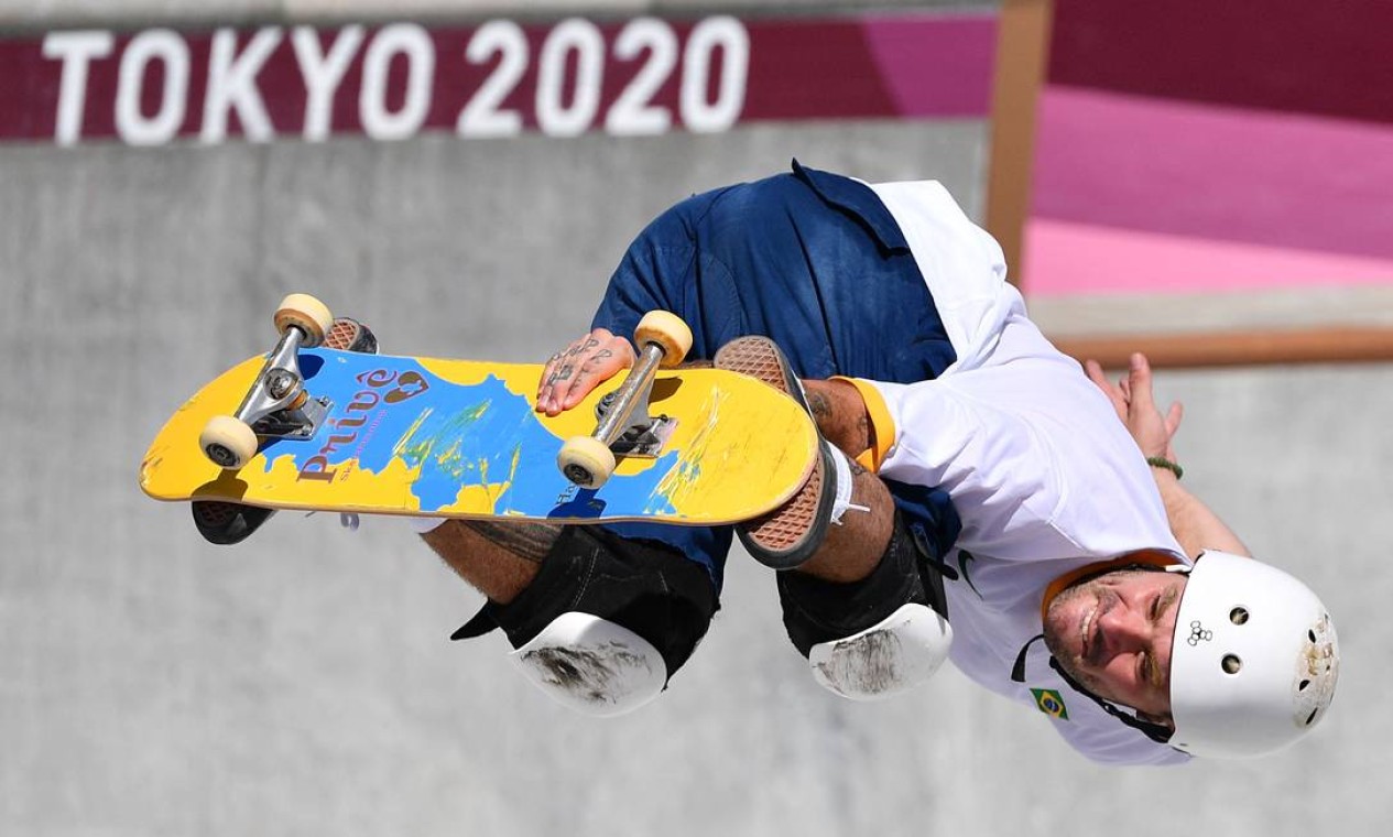 Pedro Barros, de 26 anos, foi prata na categoria park masculino. O ouro foi para o australiano Keegan Palmer; o bronze, com o norte-americano Cory Juneau Foto: LOIC VENANCE / AFP