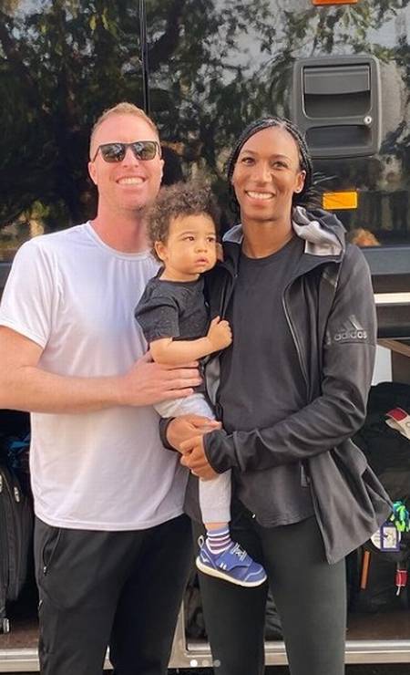Atleta de vôlei dos EUA, Foluke Akinradewo Gunderson fez um post dizendo que iria sentir saudades da família Foto: Reprodução