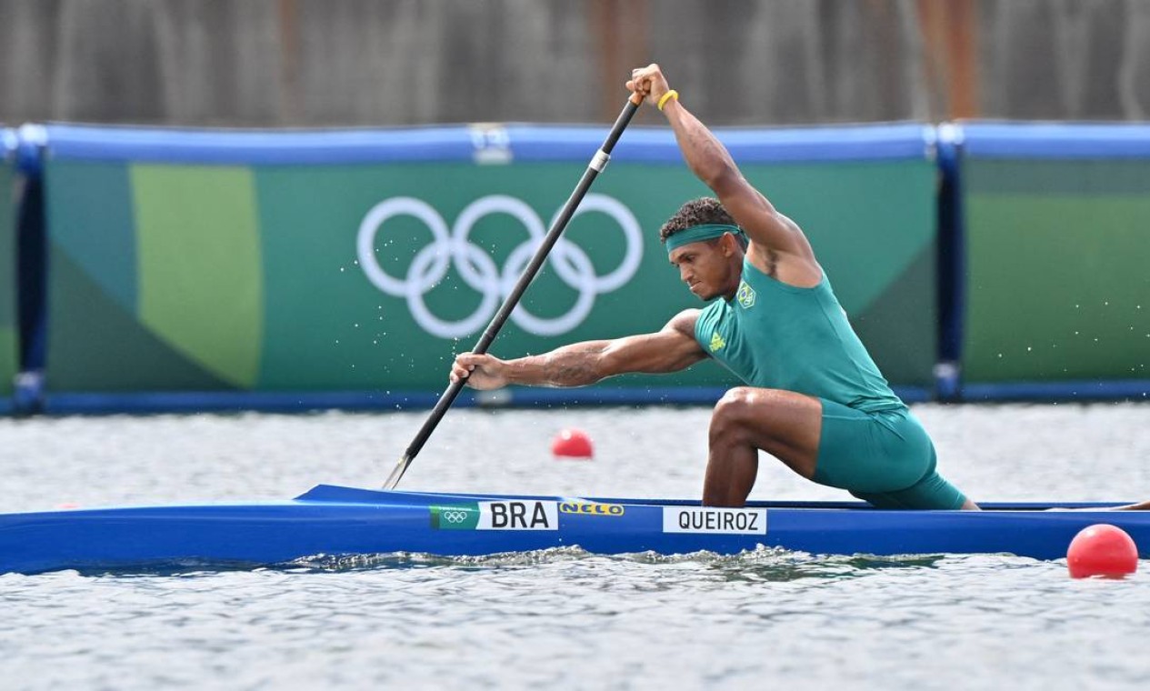 O remador Isaquias Queiroz disparou nos 250m finais e conquistou a medalha de ouro da canoagem C1 1000m Foto: LUIS ACOSTA / AFP