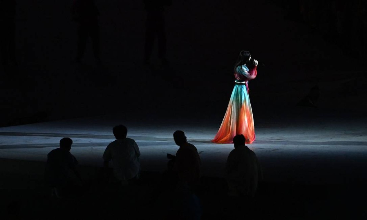A cantora japonesa Misia durante apresentação na festa de encerramento Foto: TAUSEEF MUSTAFA / AFP