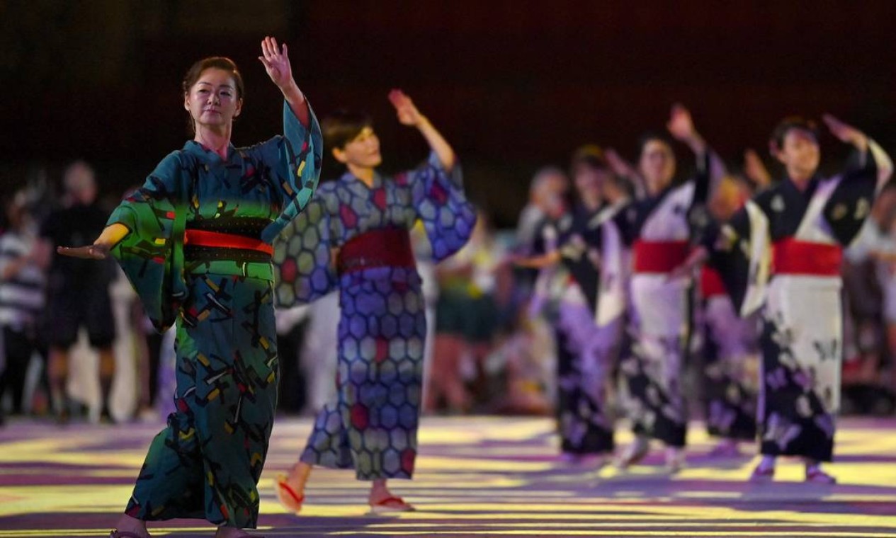 Dançarinos se apresentam durante a cerimônia de encerramento dos Jogos Olímpicos de Tóquio Foto: DANIEL LEAL-OLIVAS / AFP