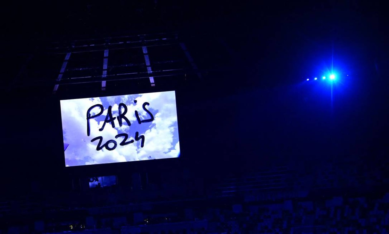 Vídeo anuncia os Jogos Olímpicos de Paris 2024 durante a cerimônia de encerramento dos Jogos Olímpicos de Tóquio 2020 Foto: PEDRO PARDO / AFP