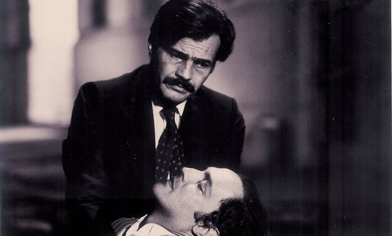 Cena do filme "O beijo no asfalto", de 1980. Tarcísio Meira e Ney Latorraca na versão de Bruno Barreto para a peça de Nelson Rodrigues Foto: .