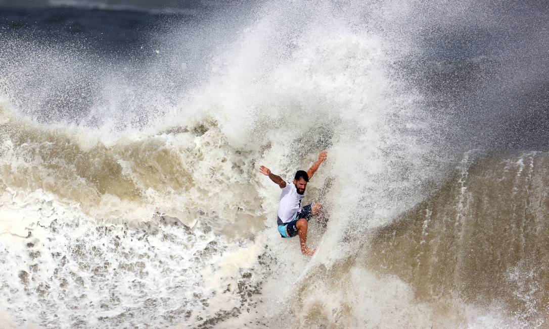 O brasileiro Ítalo Ferreira do Brasil, medalhista de ouro, na final do surfe Foto: LISI NIESNER / REUTERS