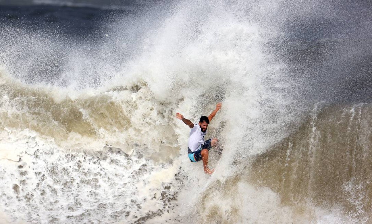 O brasileiro Ítalo Ferreira do Brasil, medalhista de ouro, na final do surfe Foto: LISI NIESNER / REUTERS