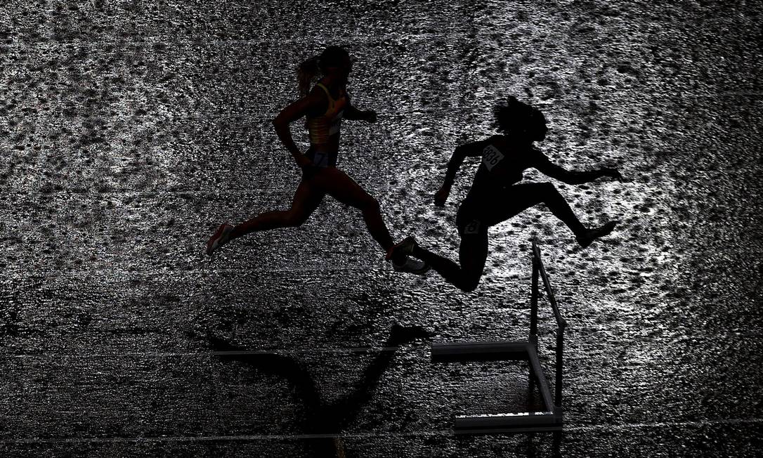 Semifinal dos 400m com barreiras feminino Foto: HANNAH MCKAY / REUTERS