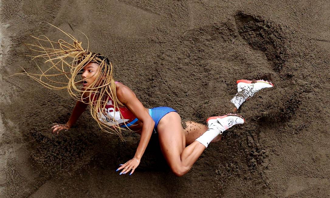 Tara Davis dos Estados Unidos na final do salto em distância Foto: ATHIT PERAWONGMETHA / REUTERS