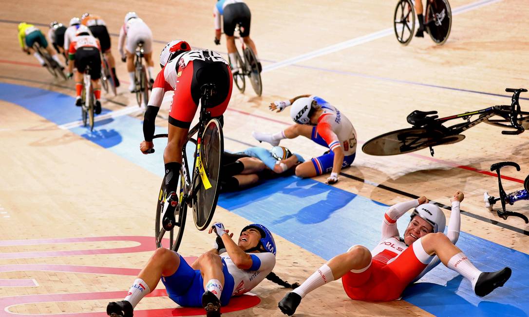 Acidente durante prova de ciclismo Foto: MATTHEW CHILDS / REUTERS