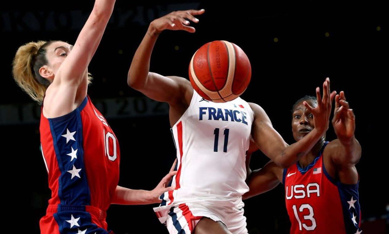 França e EUA em partida do grupo B de basquete Foto: BRIAN SNYDER / REUTERS