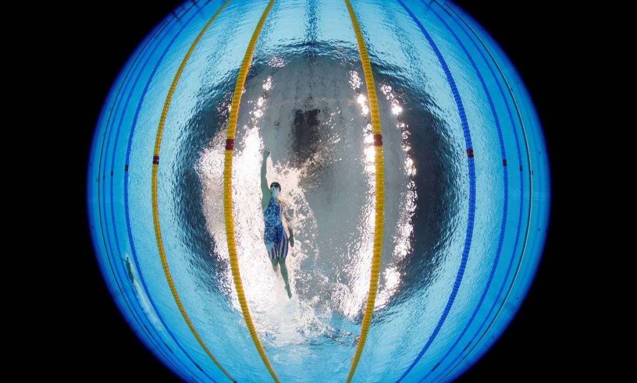 Kathleen Ledecky, dos Estados Unidos, durante prova dos 800m livres feminino Foto: ANTONIO BRONIC / REUTERS