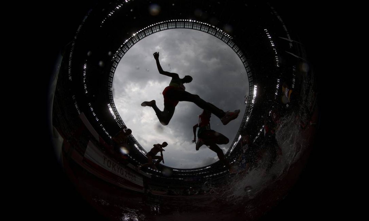 Prova dos 3.000m com obstáculos Foto: KAI PFAFFENBACH / REUTERS