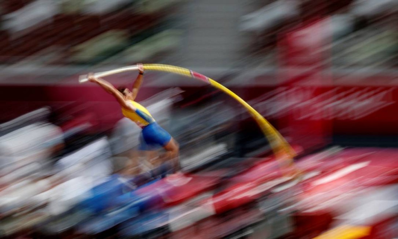 Armand Duplantis, da Suécia, durante prova do salto com vara Foto: PHIL NOBLE / REUTERS