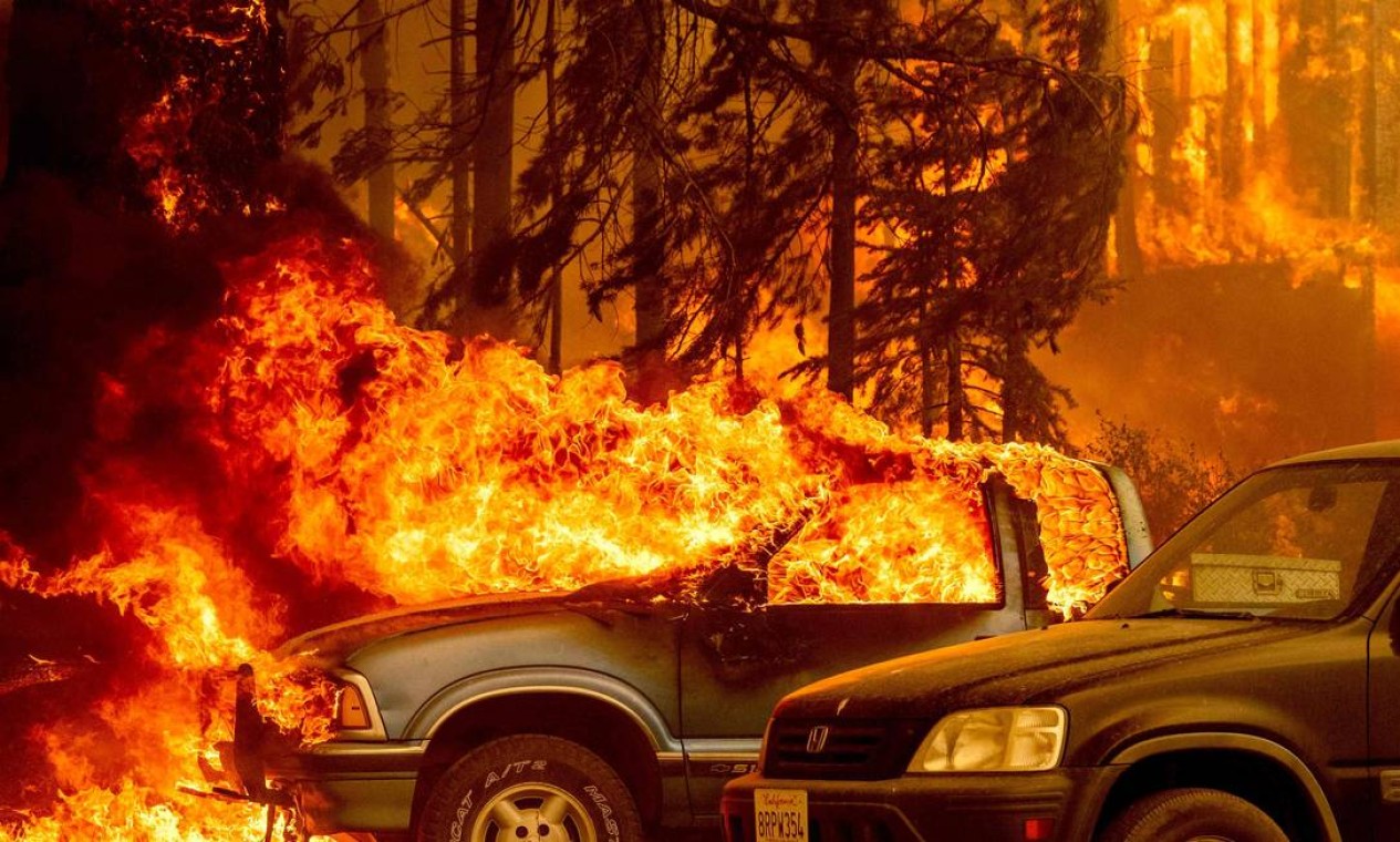 Chamas intensas do incêndio Dixie já dura 25 dias Foto: JOSH EDELSON / AFP