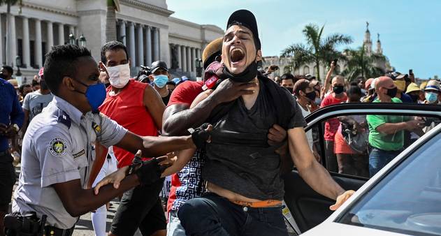 Jovem cubano relata noite 'traumática' após prisão nos protestos de 11 de julho - Vimarsana News