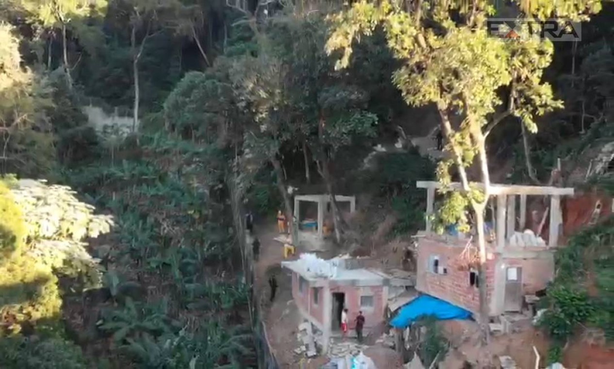 Construções Irregulares Em Meio à Mata Na Rocinha São Alvo De Operação ...