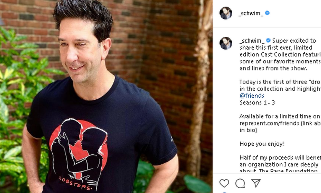 David Schwimmer marcou Jennifer Aniston em post em que aparece usando camiseta com as silhuetas de ambos Foto: Instagram / Reprodução