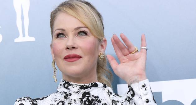Atriz Christina Applegate está com esclerose múltipla: entenda a doença - Vimarsana News