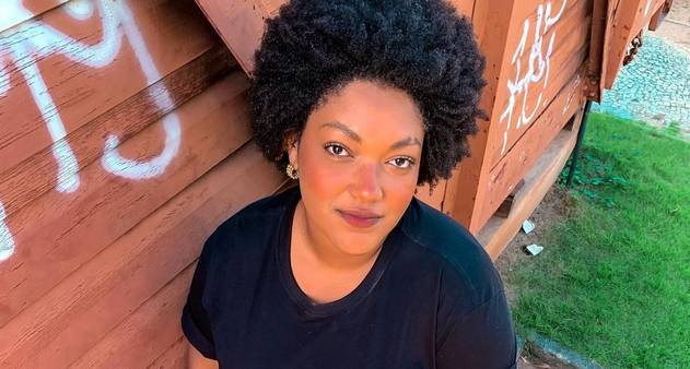 Mulher negra é inserida em grupo de WhatsApp e sofre ofensas racistas: 'Assuma seu lugar de inferioridade total' - Vimarsana News