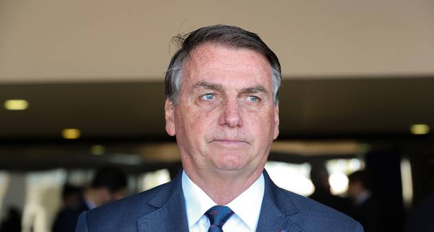Mesmo derrotado, Bolsonaro insiste em críticas ao TSE e volta a levantar suspeita sobre lisura das eleições em 2022 - Vimarsana News
