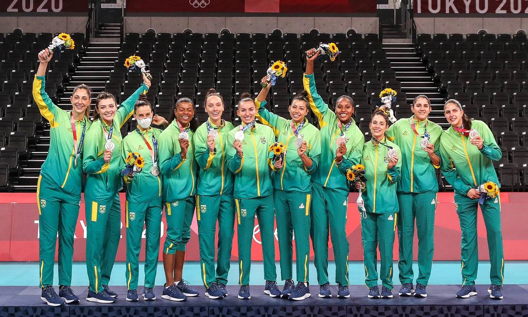 Seleção brasileira celebra a prata em Tóquio Foto: Gaspar Nóbrega / COB