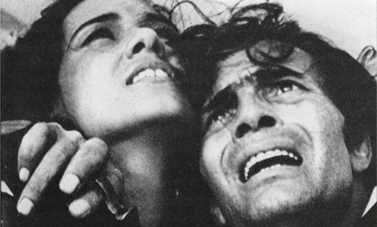 Tarcísio Meira em cena no filme 'A Idade da terra', de Glauber Rocha, ao lado de Norma Bengell, em 1980 Foto: .