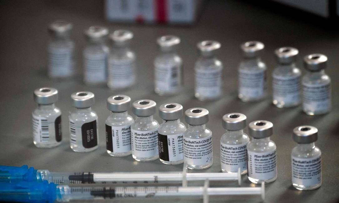 Dosas da vacina Pfizer-BioNTech contra Covid-19 Foto: PATRICK T. FALLON / AFP